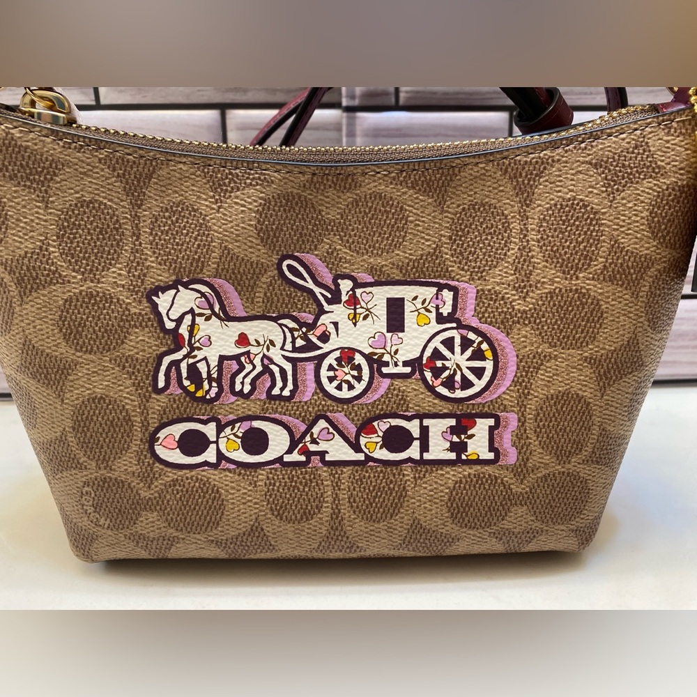 Coach 🩷Zip Top Crossbody Bag In Signature Canvas With Horse & Carriage Print NWT - Picture 6 of 10